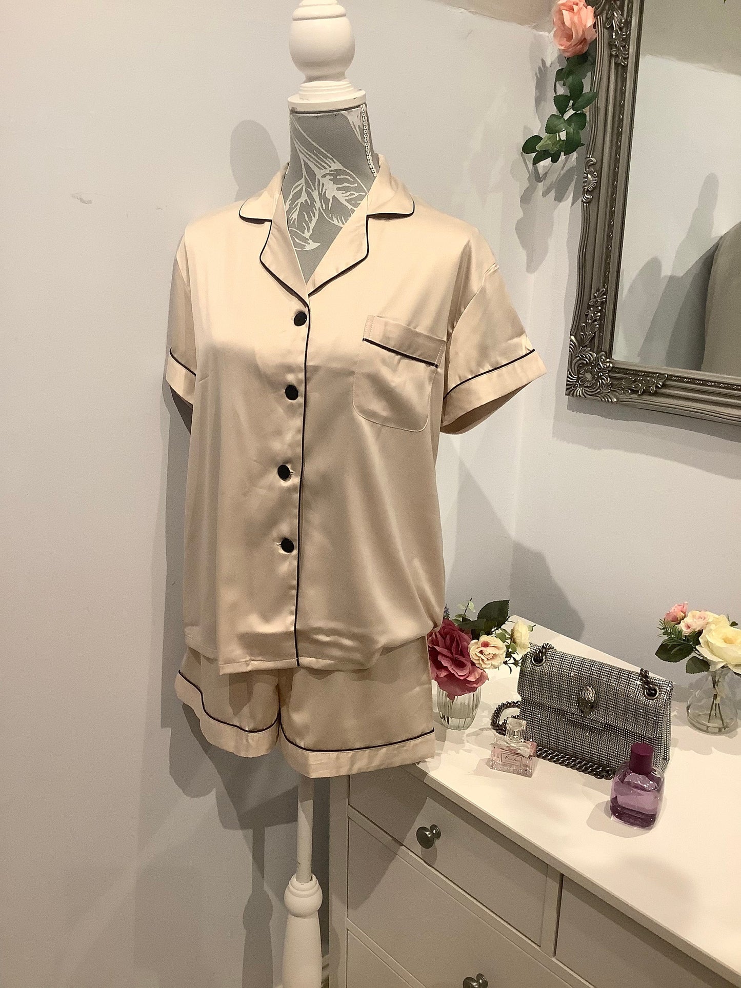 PLAIN bridesmaid satin short pjs, satin short pjs, satin short pyjamas, wedding pjs, bridal pyjamas, silky short pj set, bridesmaid pyjamas