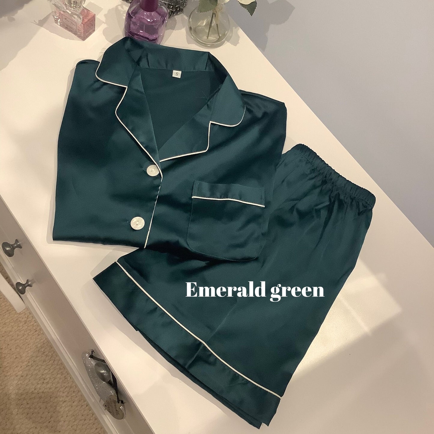 PLAIN bridesmaid satin short pjs, satin short pjs, satin short pyjamas, wedding pjs, bridal pyjamas, silky short pj set, bridesmaid pyjamas