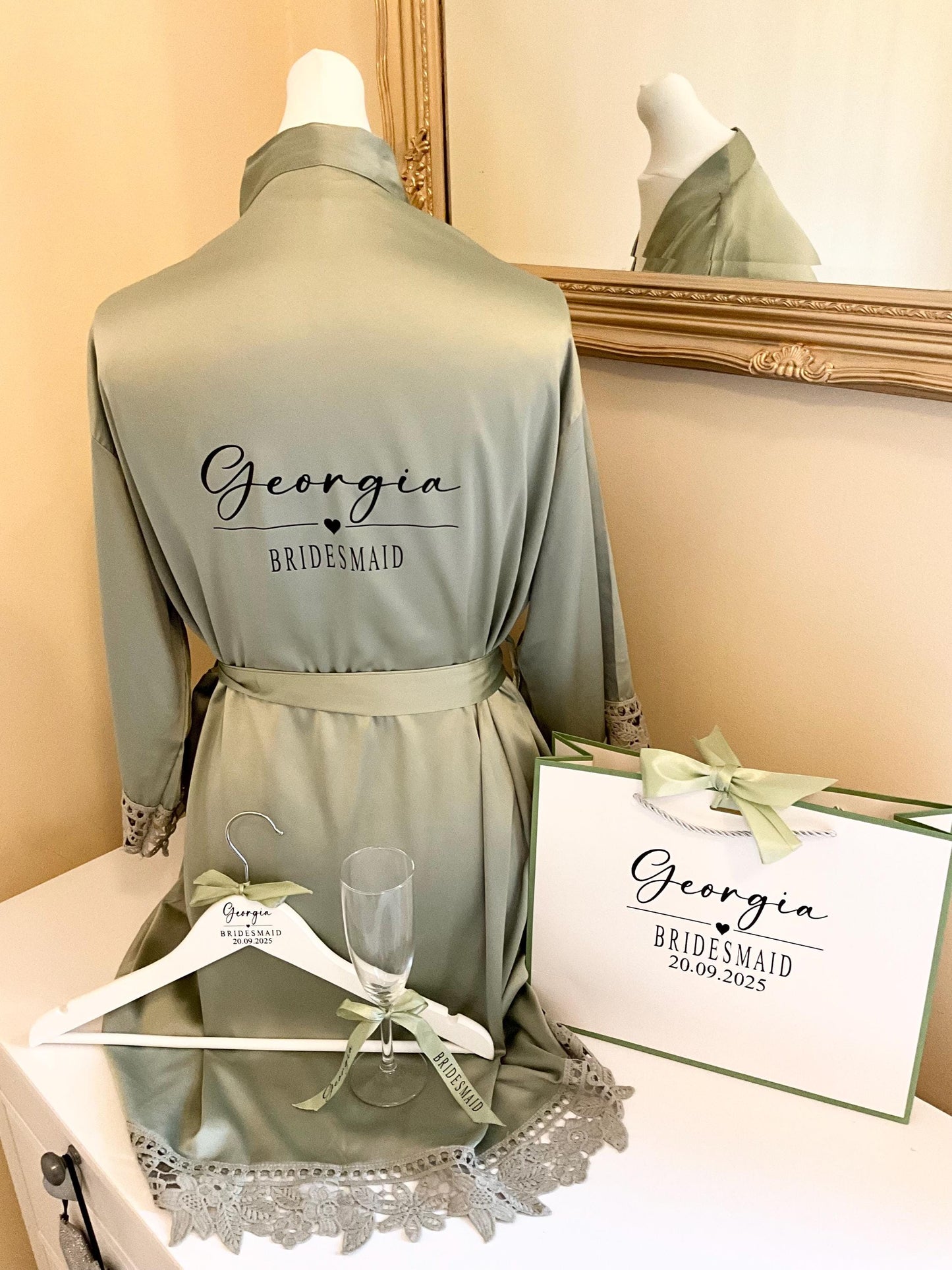Personalised Bridesmaid Robe Gift Set | Satin Lace Robe | Matching Gift Bag, Hanger & Champagne Flute | Bridal Party Gift