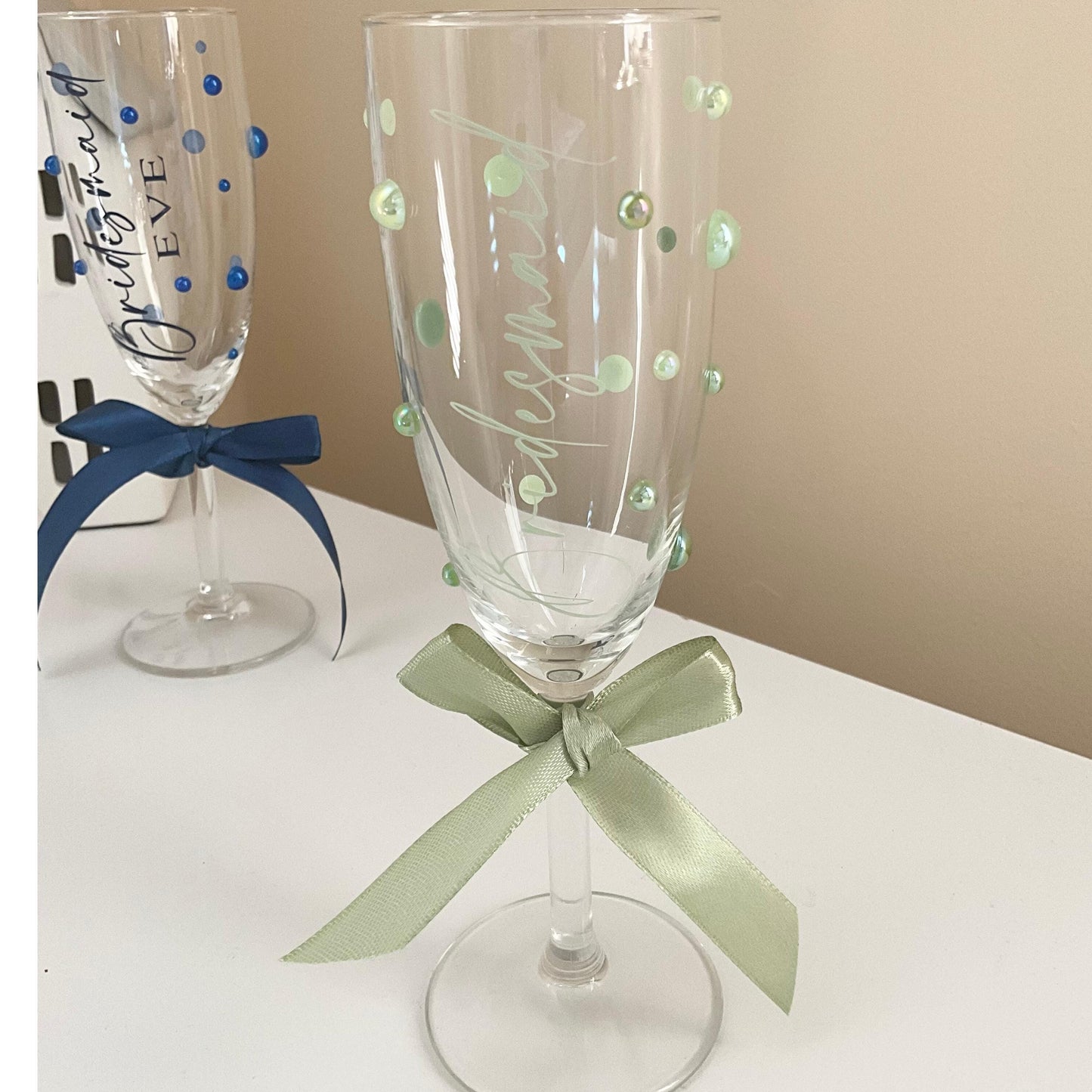 Personalised wedding champagne flutes with pearls and ribbon- bride champagne glass