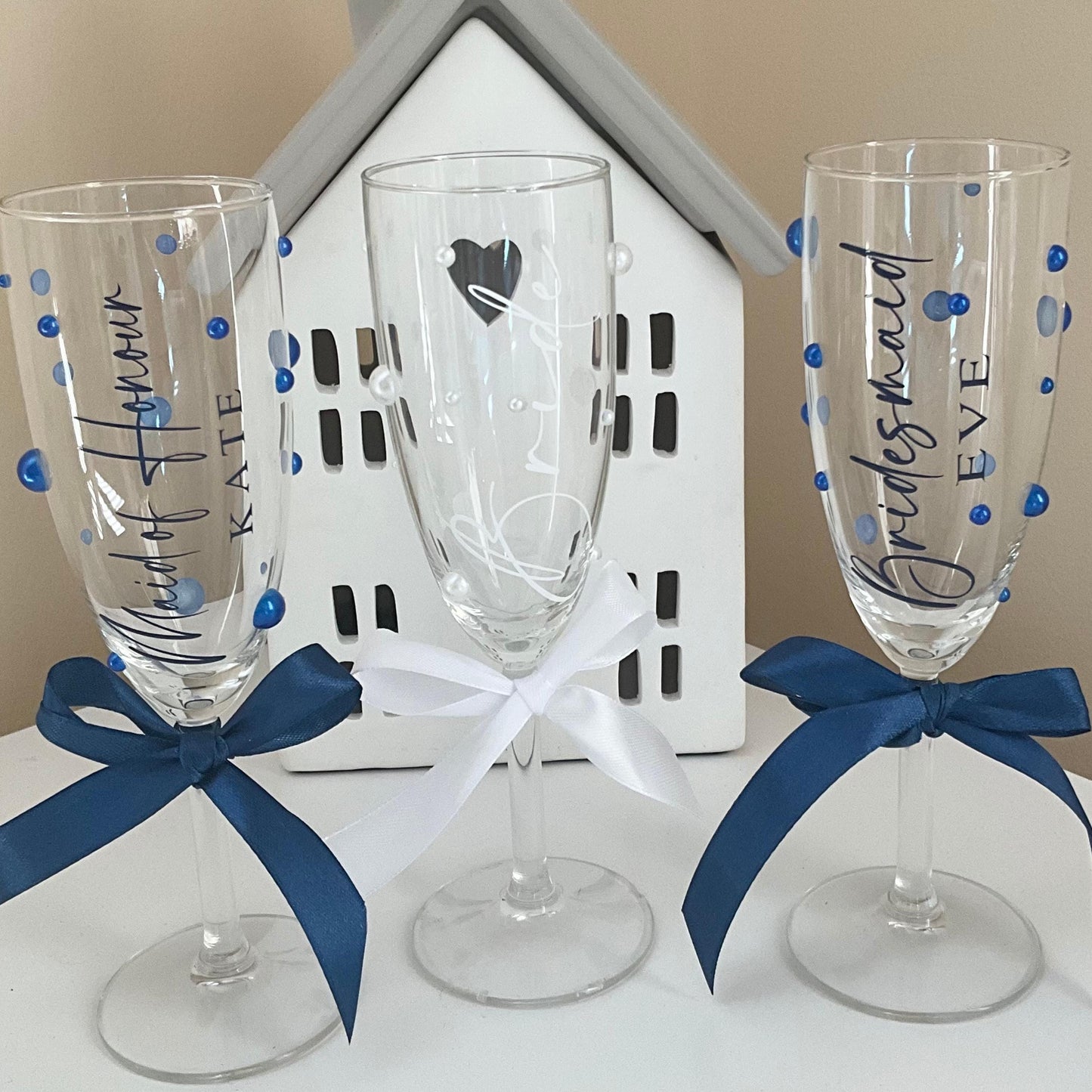 Personalised wedding champagne flutes with pearls and ribbon- bride champagne glass
