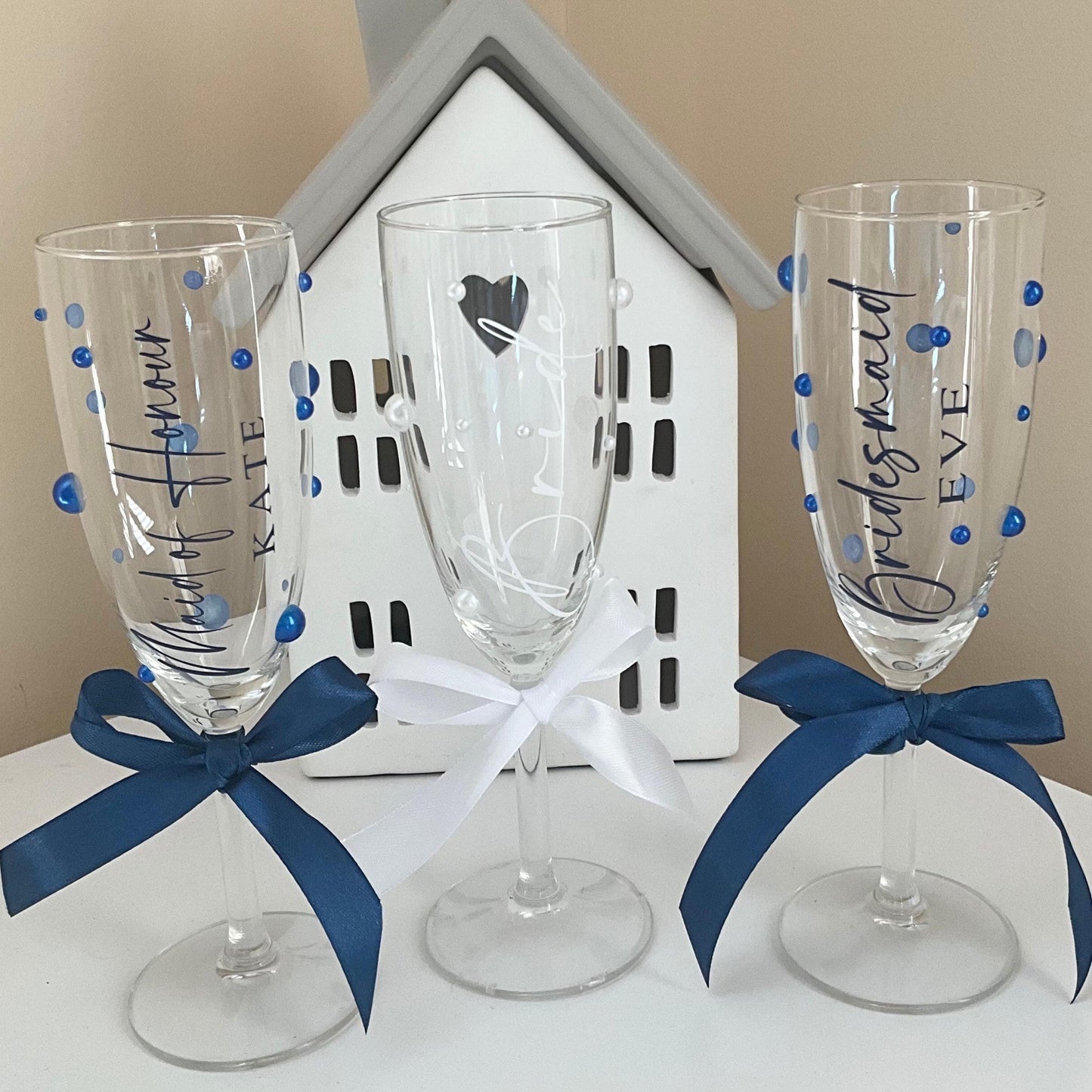 Personalised wedding champagne flutes with pearls and ribbon- bride champagne glass