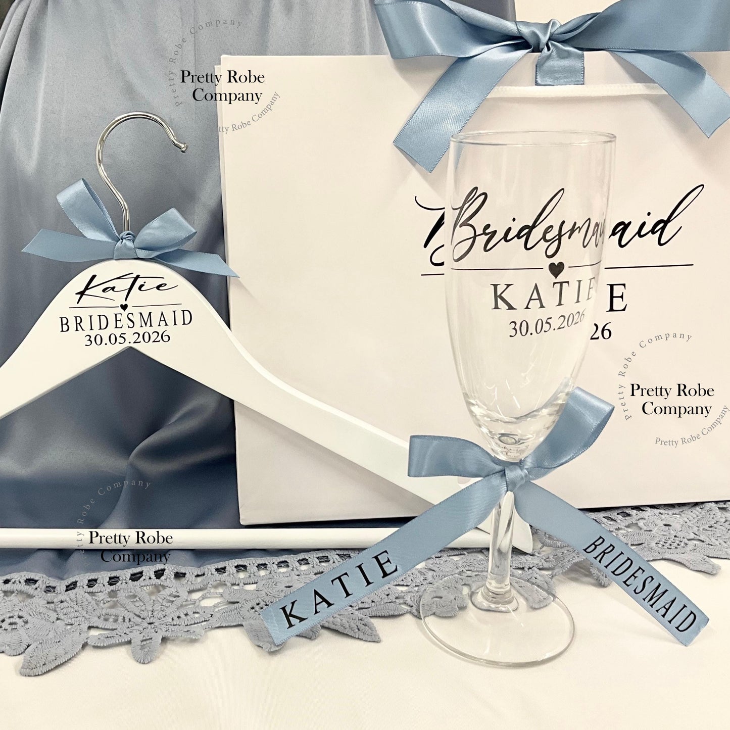 Personalised Bridesmaid Robe Gift Set | Satin Lace Robe | Matching Gift Bag, Hanger & Champagne Flute | Bridal Party Gift